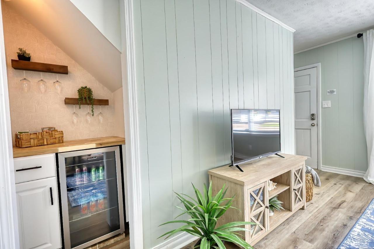 Coastal Cottage 1/2 Mile From Covington Square 外观 照片