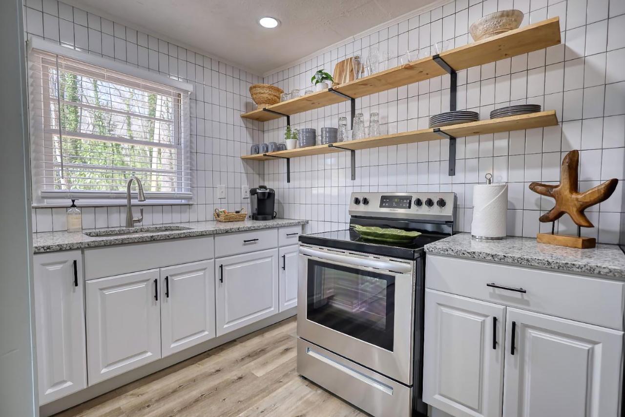 Coastal Cottage 1/2 Mile From Covington Square 外观 照片