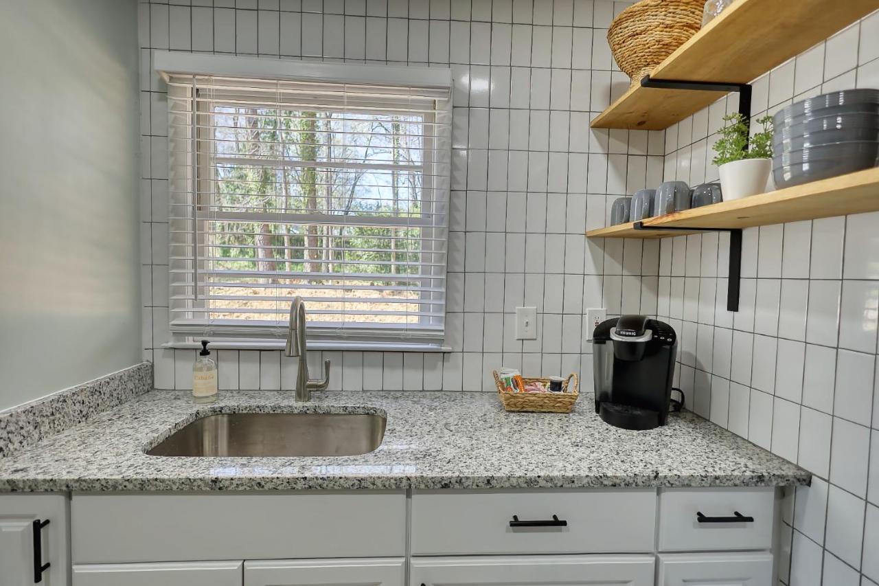 Coastal Cottage 1/2 Mile From Covington Square 外观 照片