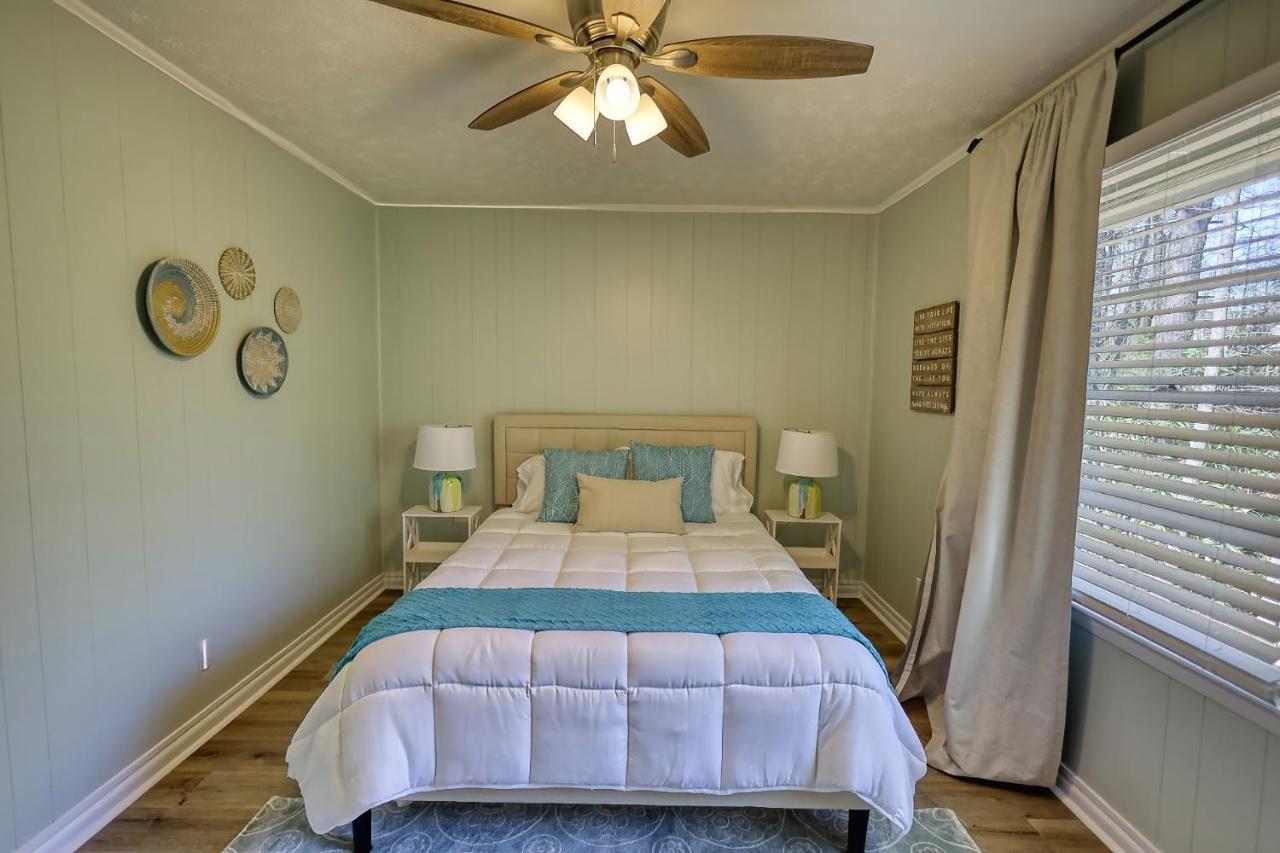 Coastal Cottage 1/2 Mile From Covington Square 外观 照片