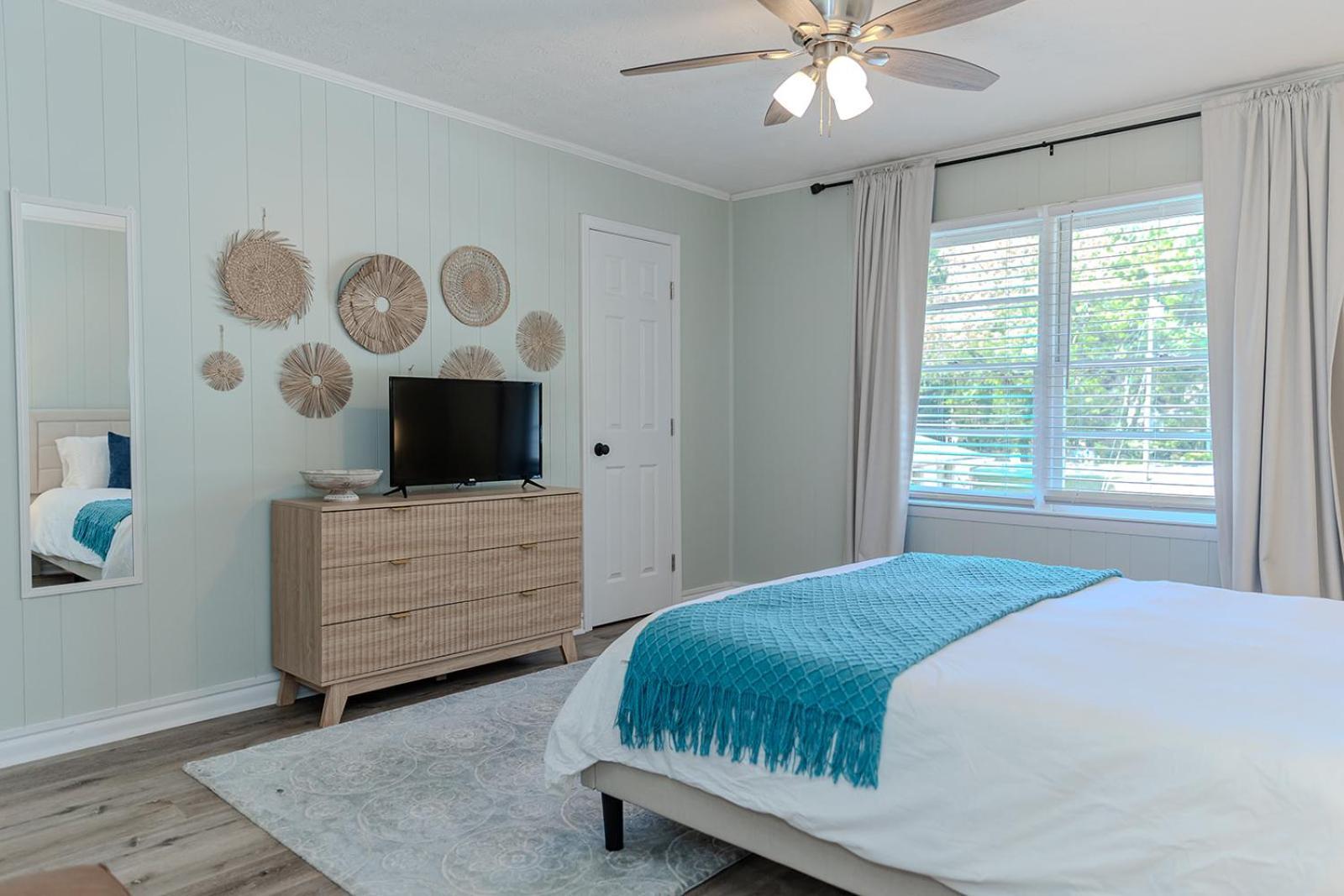 Coastal Cottage 1/2 Mile From Covington Square 外观 照片